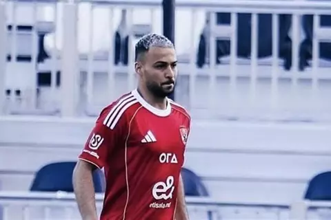 غادر مصابًا.. الأهلي يفقد بيكهام خلال مباراة إنبي في الدوري 